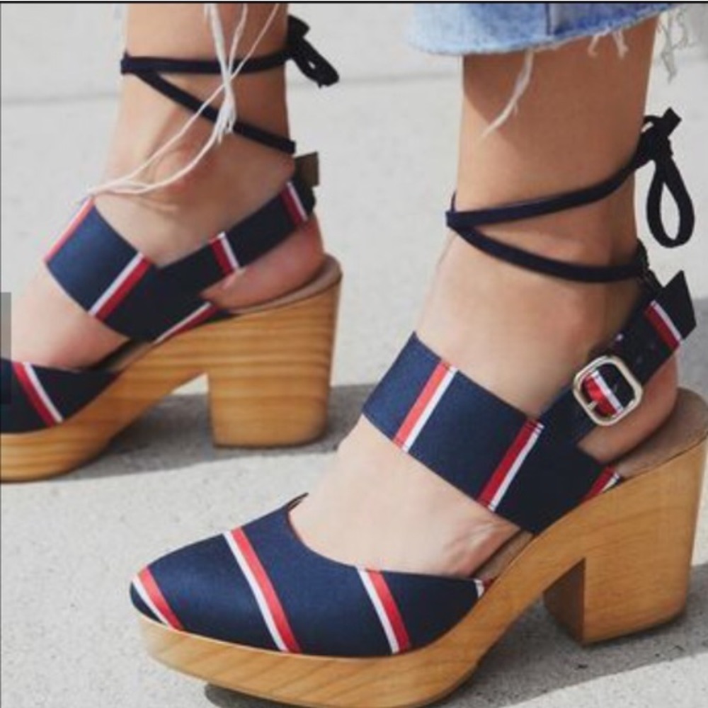 ~*NIB Never Worn Free People Clogs*~